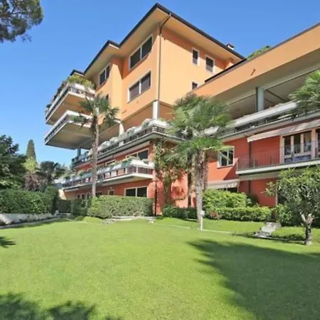 Apartment Robert House 50m From The - Happy
