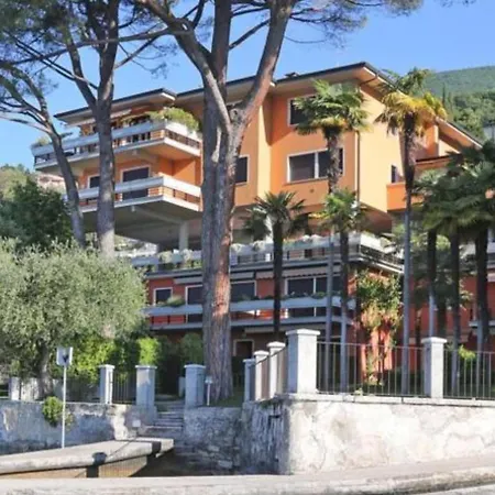 Robert House 50m From The - Happy Apartment